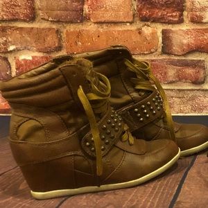 Wedge sneakers